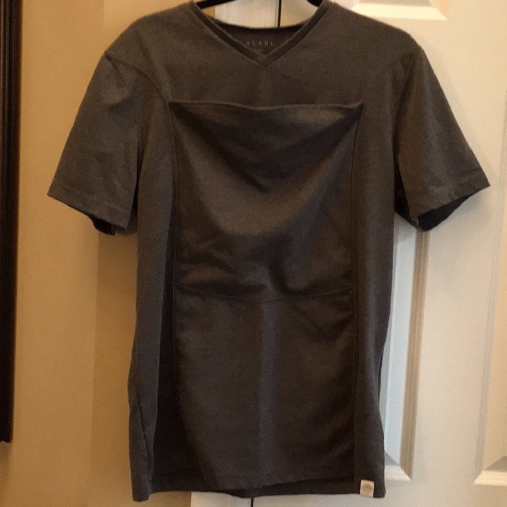 Lalabu Men's Baby Wearing Charcoal Short Sleeve Tee